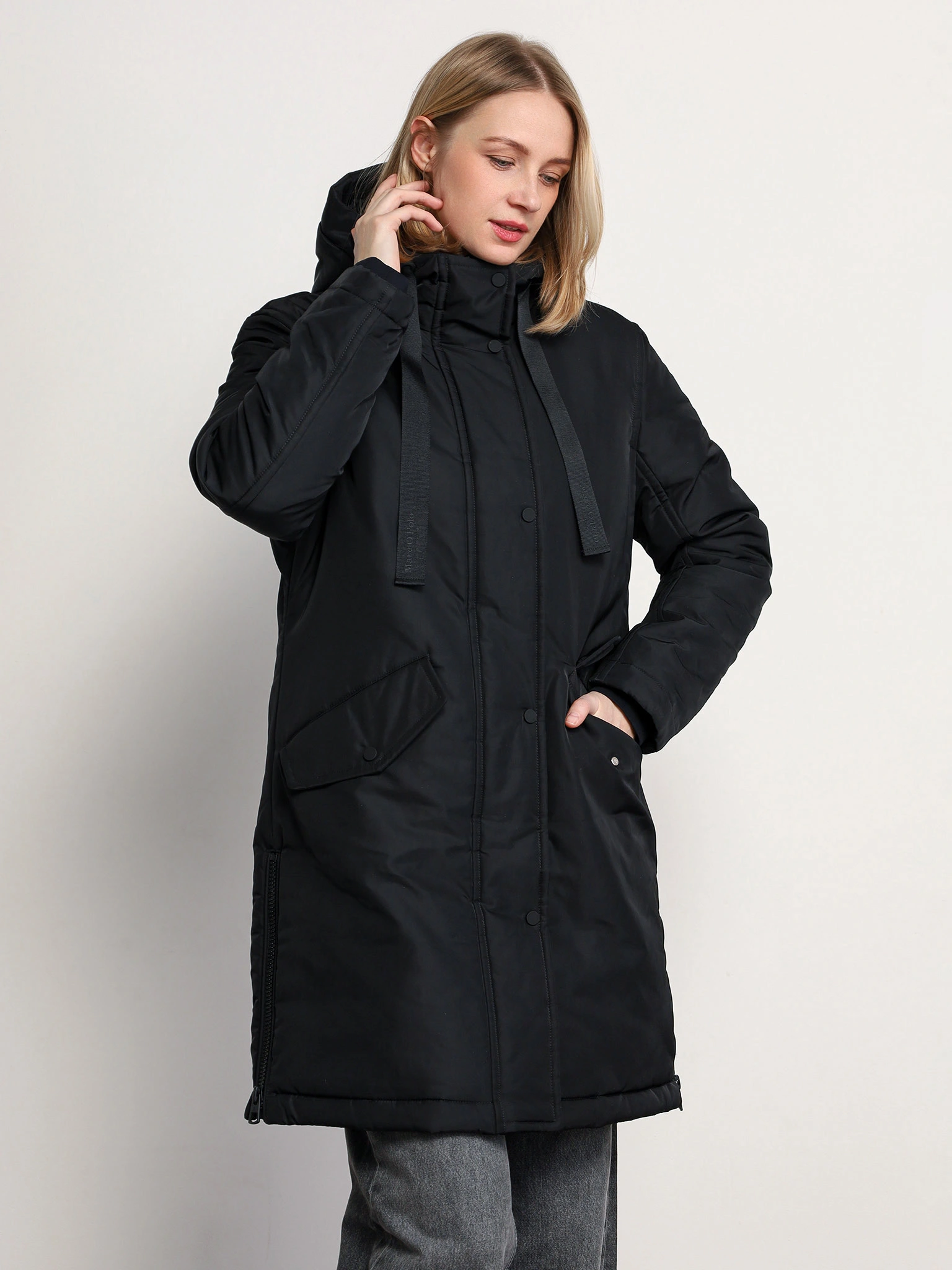 Куртка утепленная черного цвета